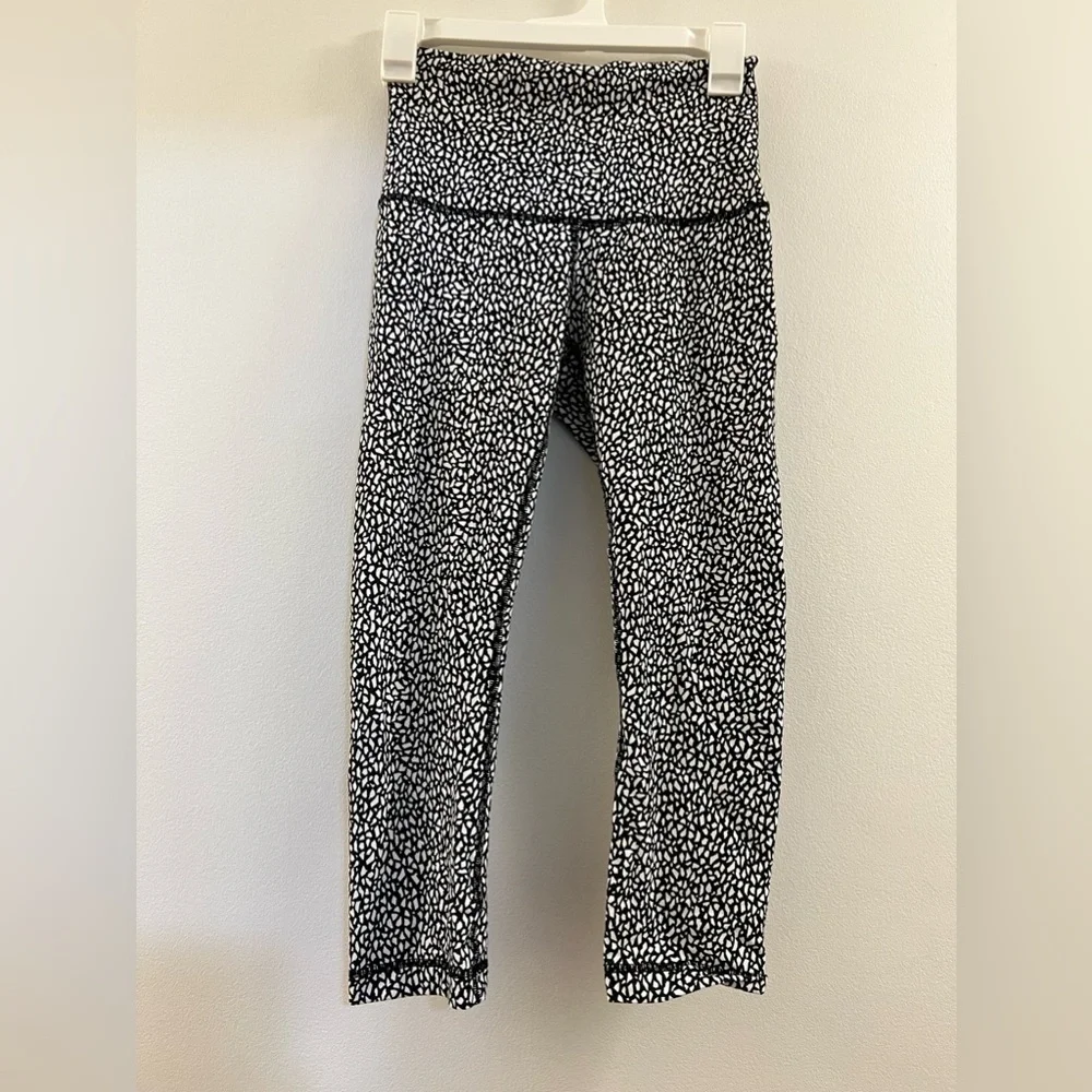 Lululemon Wunder Under Crop (Hi-Rise): Miss Mosaic e1.
